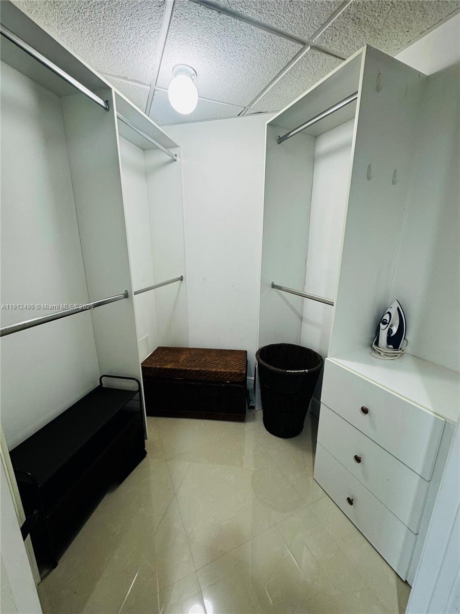 475 Brickell Ave # 808