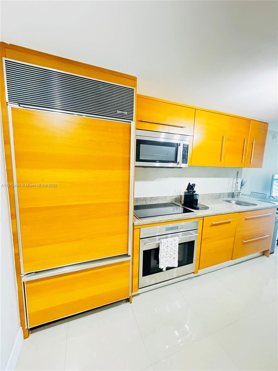 475 Brickell Ave # 808