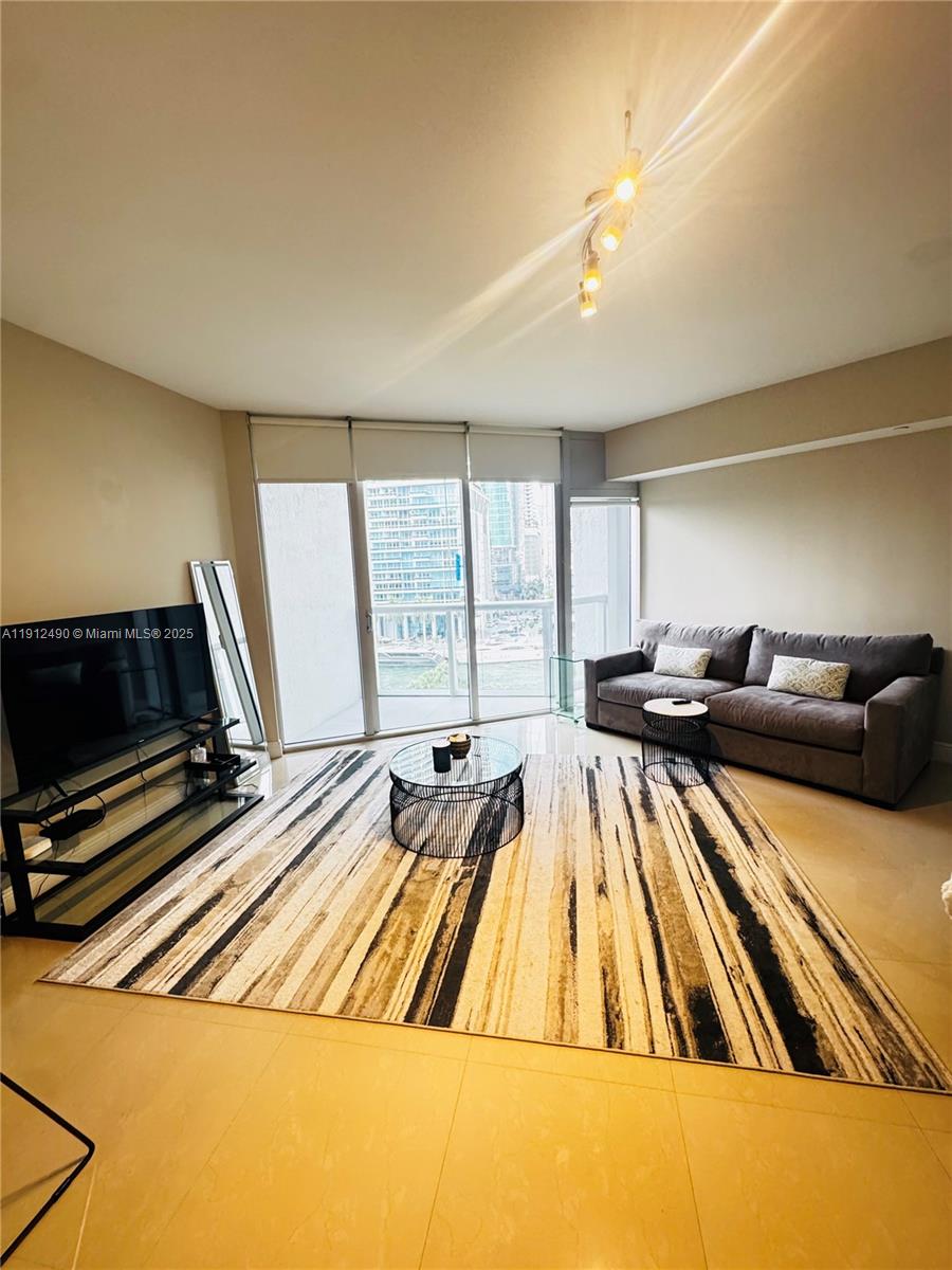 475 Brickell Ave # 808