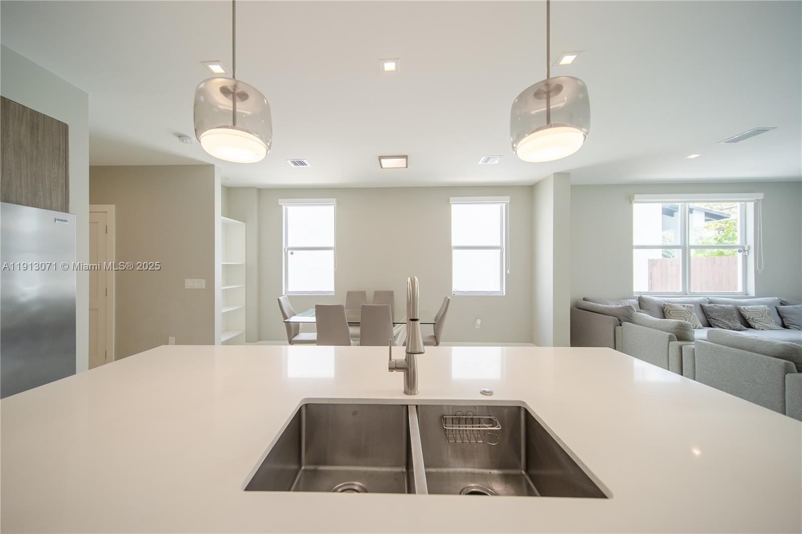 3651 SW 26th St # 3651