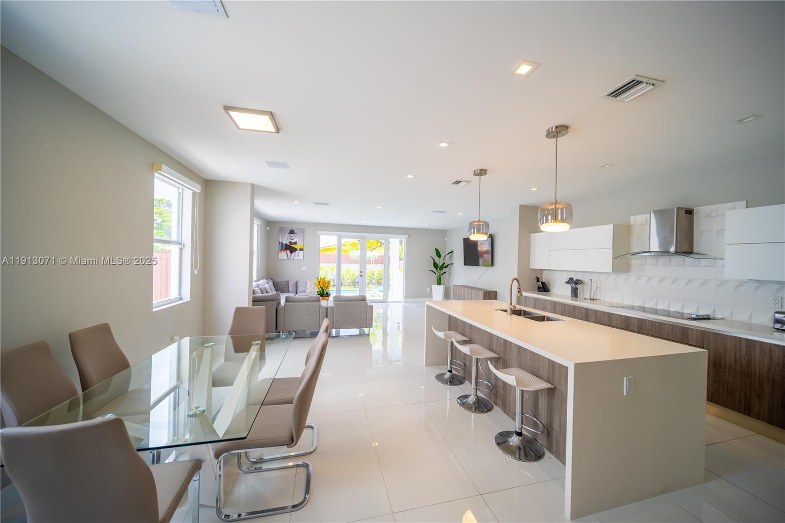 3651 SW 26th St # 3651