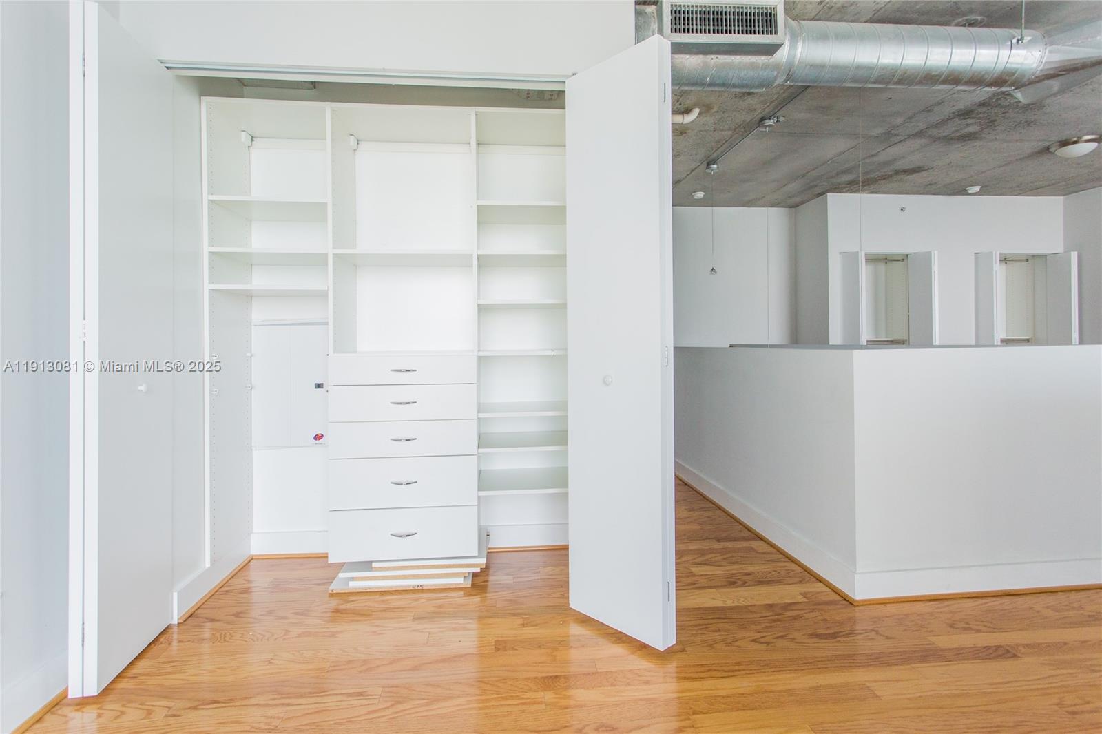 690 SW 1st Ct Unit: PHI20