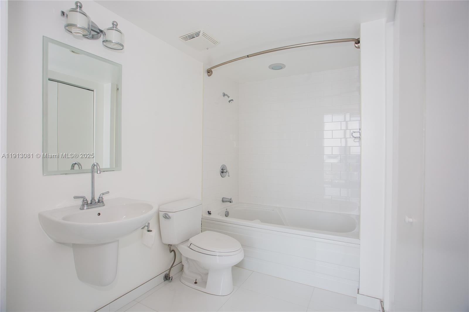 690 SW 1st Ct Unit: PHI20