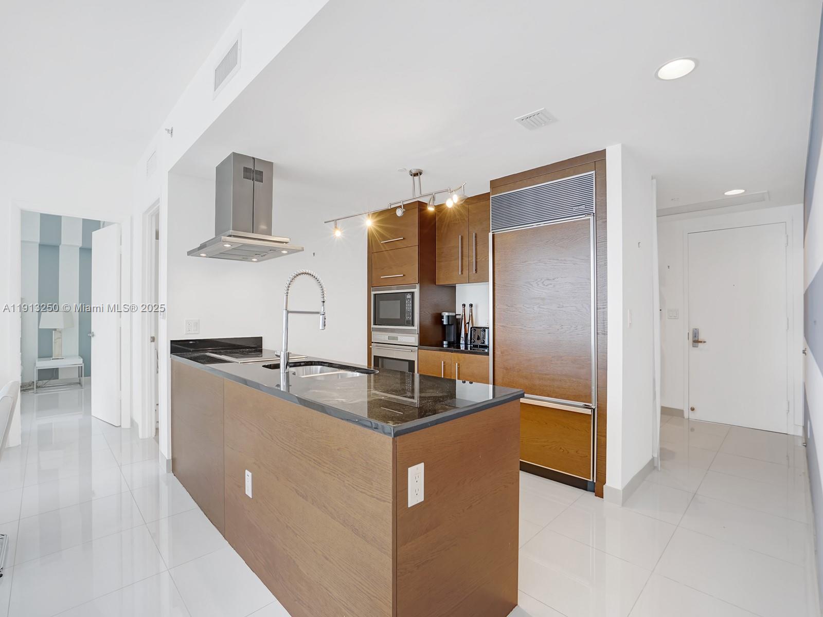 495 Brickell Ave # 2504