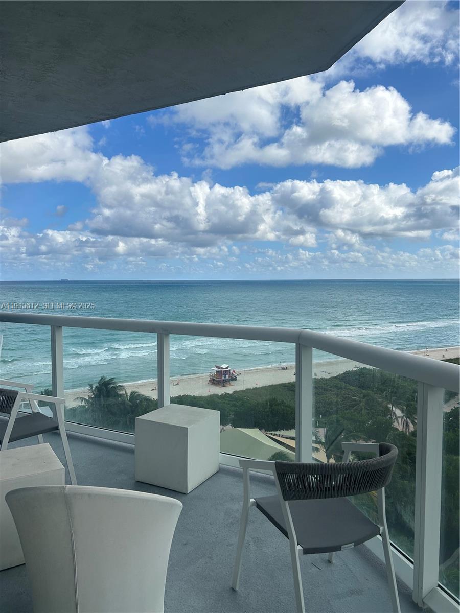 6515 Collins Ave # 1007