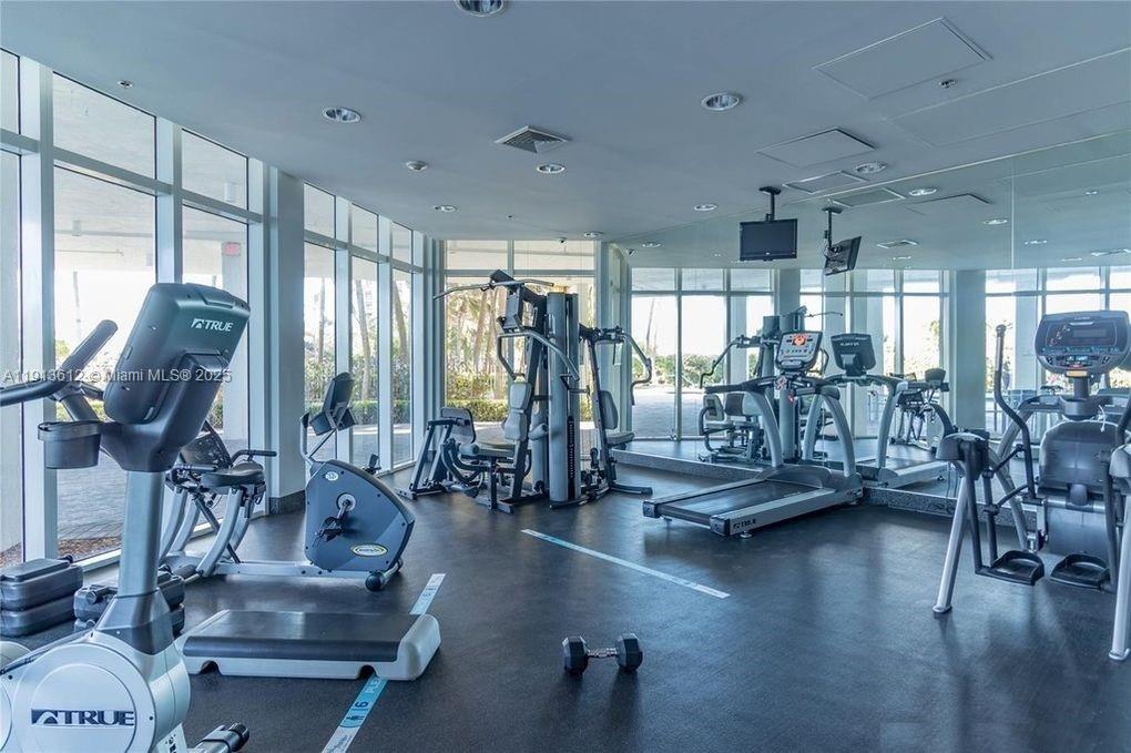 6515 Collins Ave # 1007