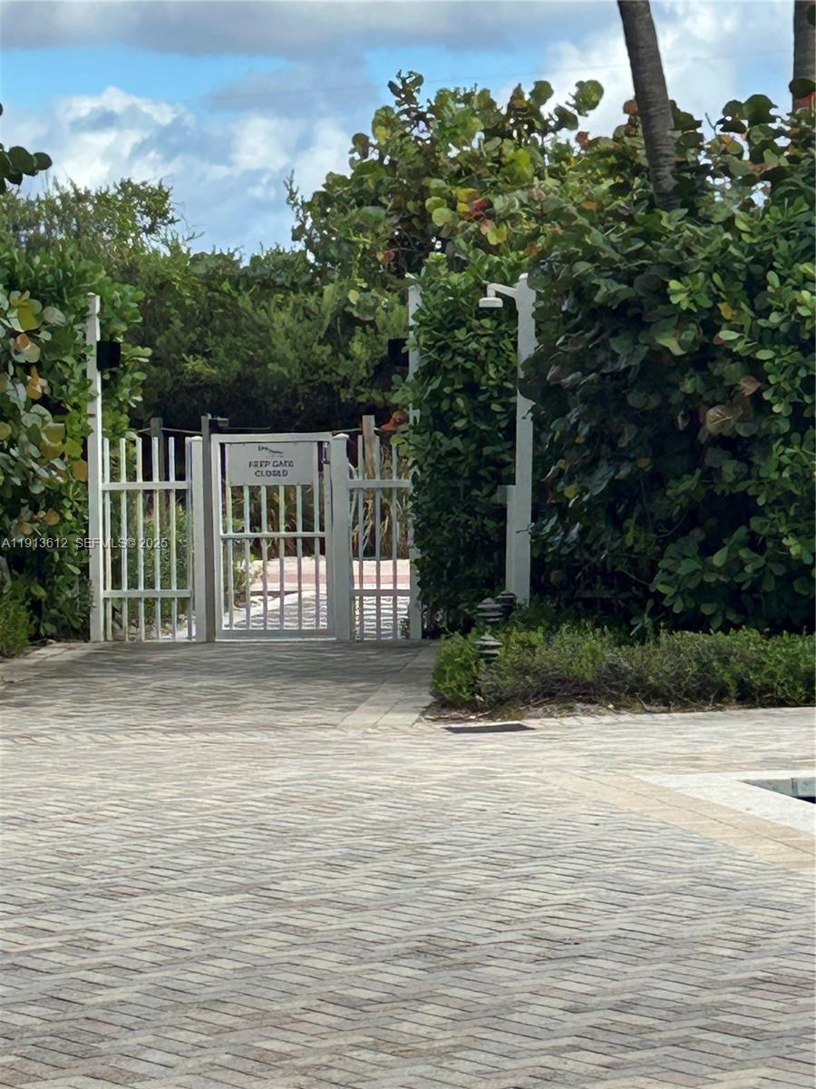 6515 Collins Ave # 1007