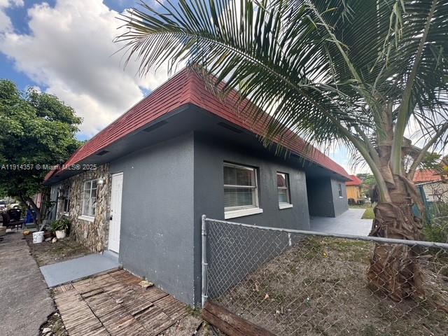 7810 SW 10th St