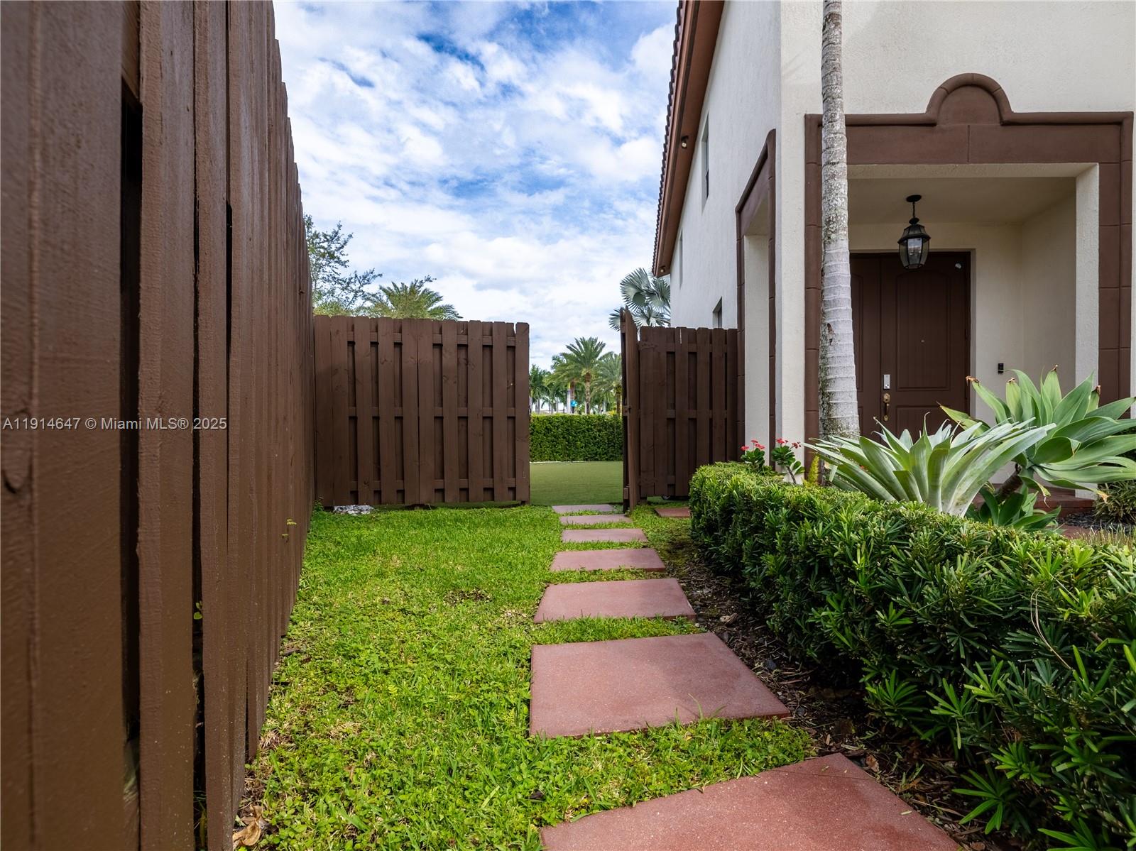 8777 NW 102nd Ct