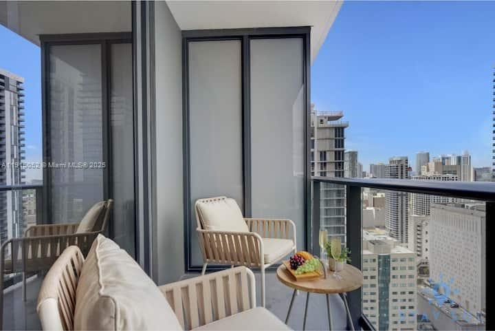 159 NE 6th St # 3004