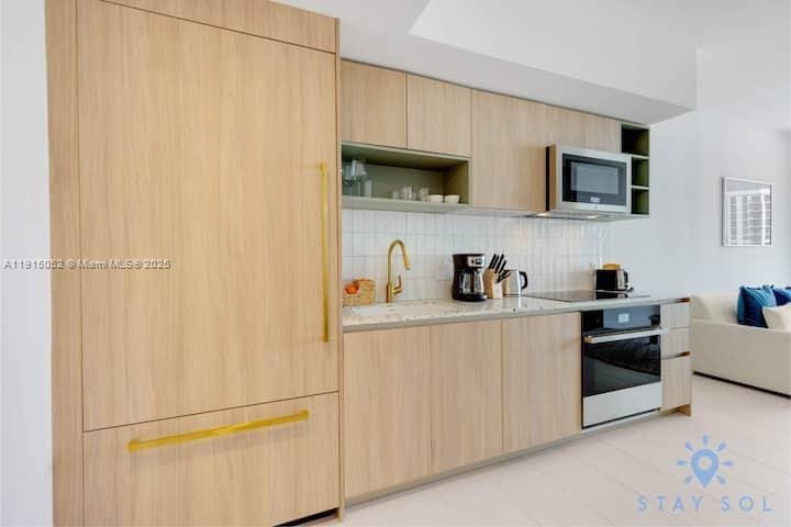 159 NE 6th St # 3004