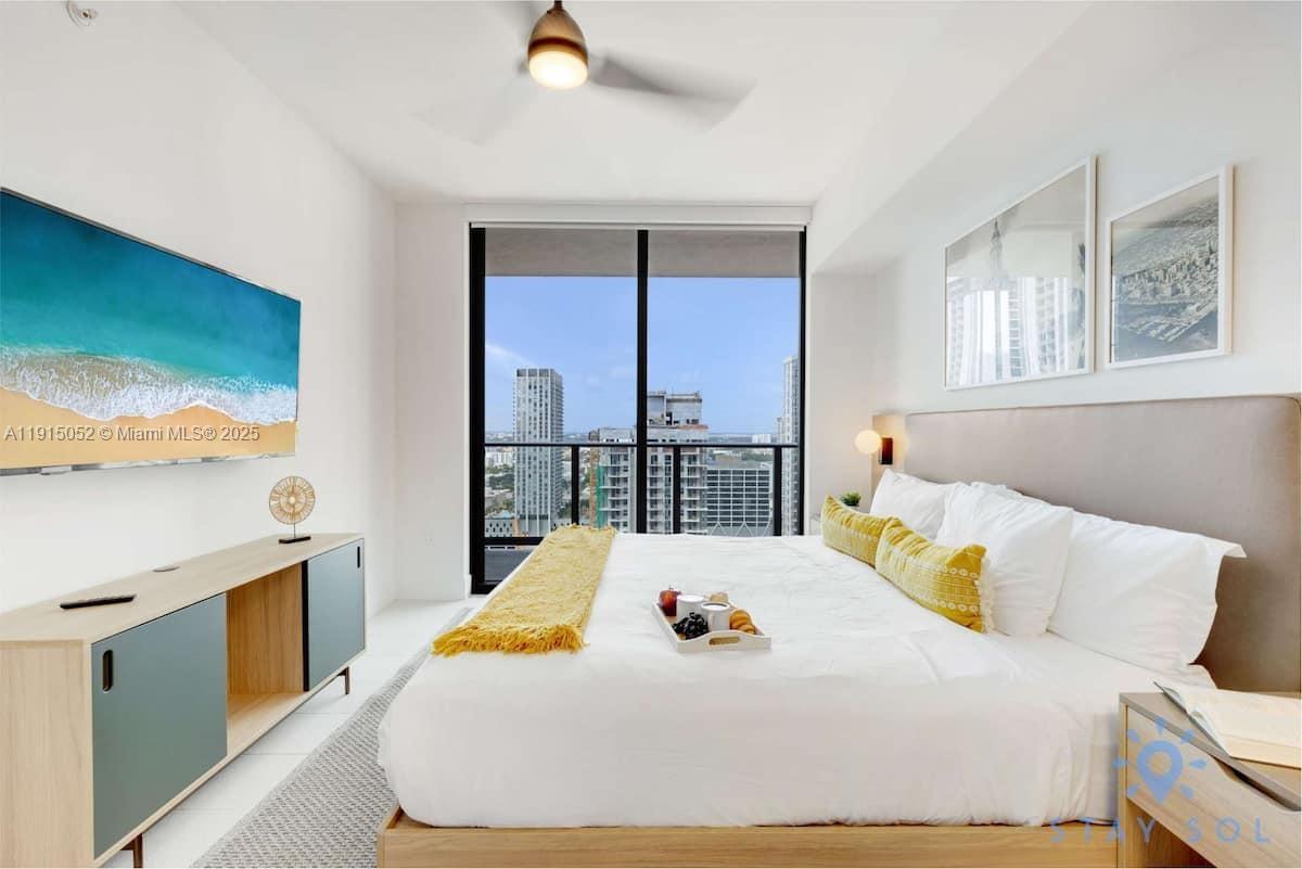 159 NE 6th St # 3004