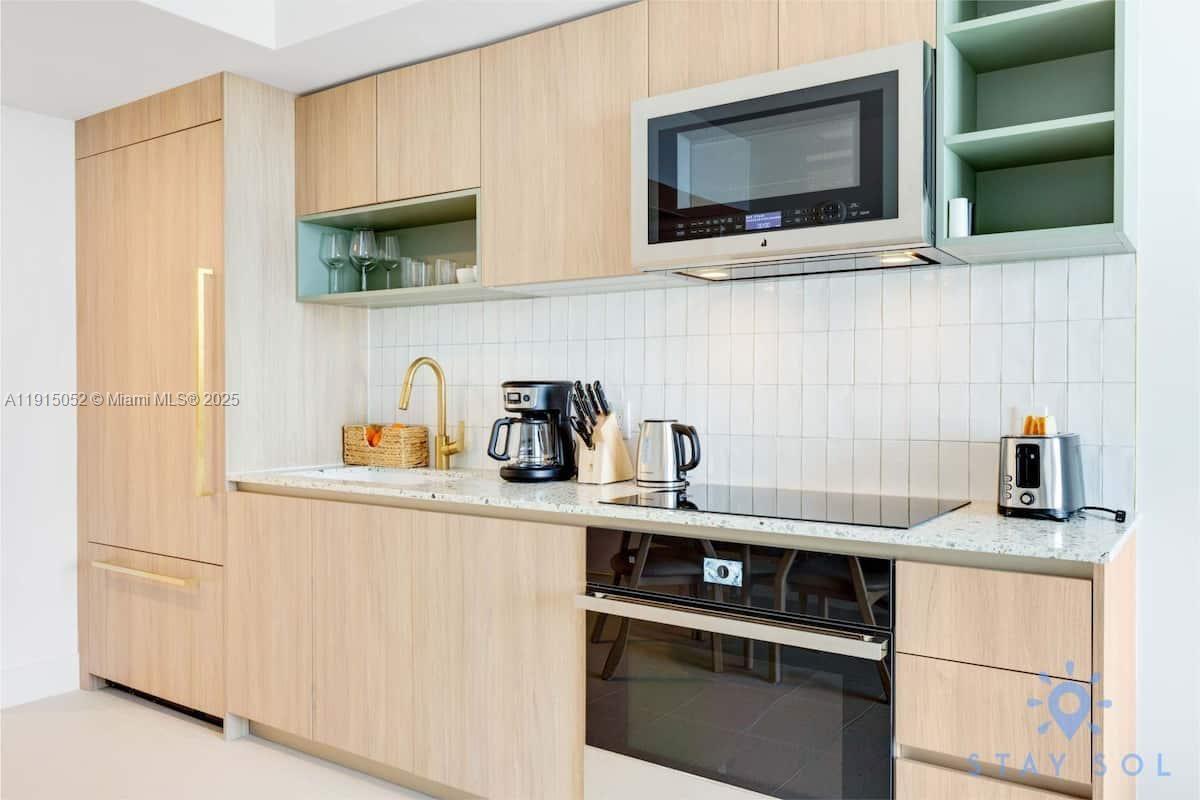 159 NE 6th St # 3004