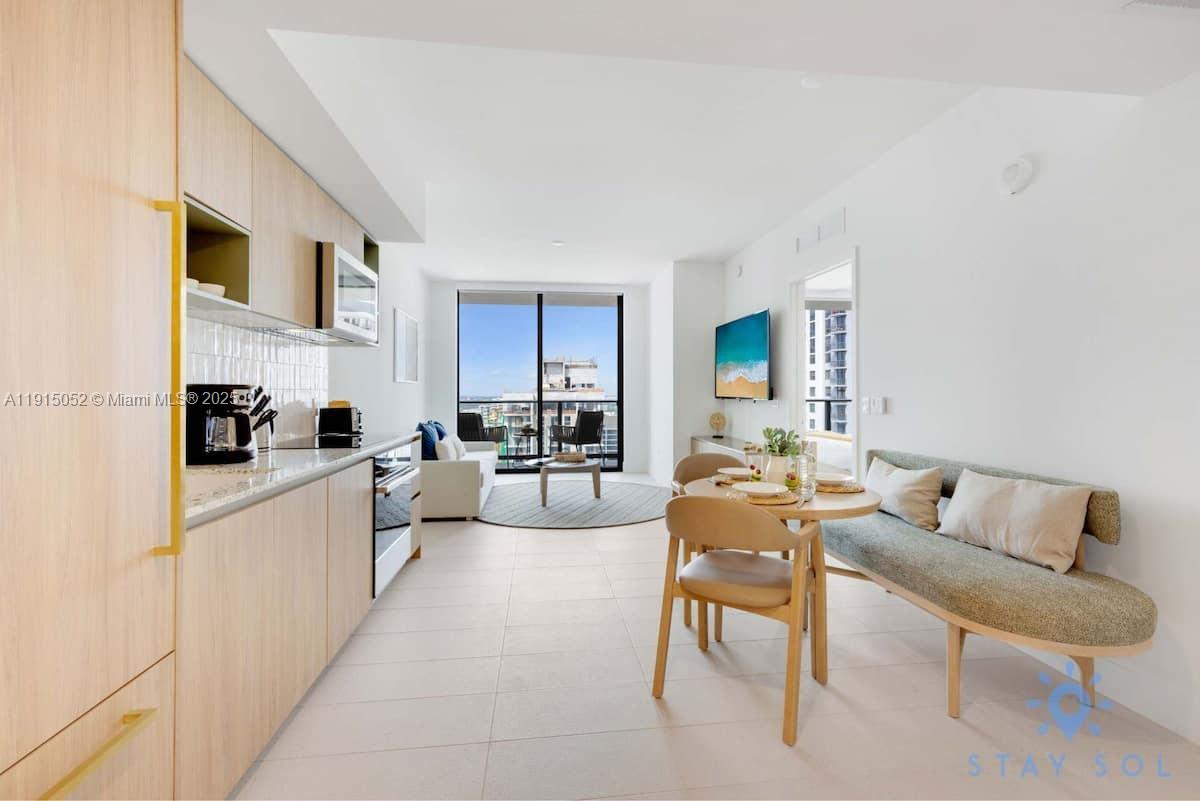 159 NE 6th St # 3004