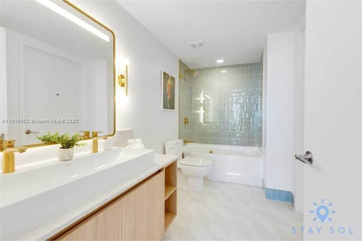 159 NE 6th St # 3004