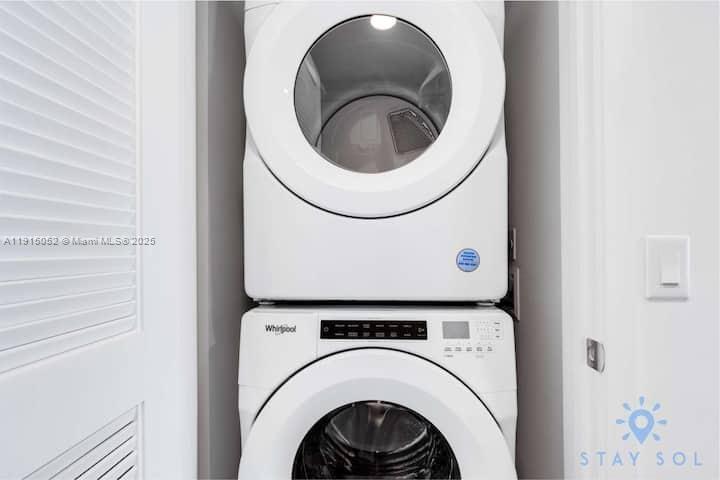 159 NE 6th St # 3004