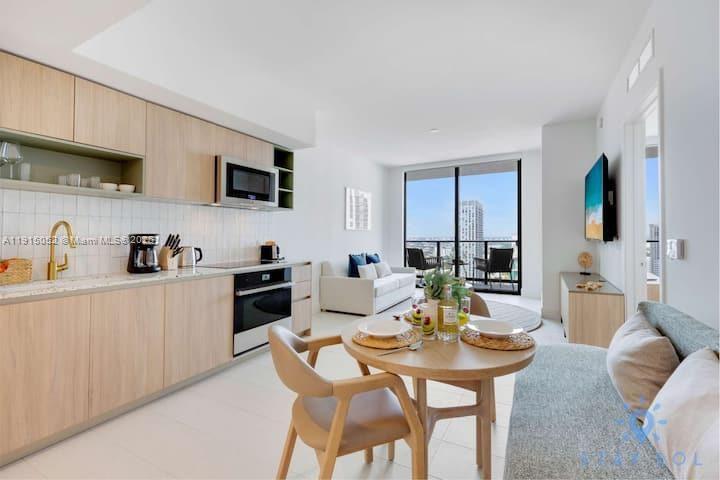 159 NE 6th St # 3004