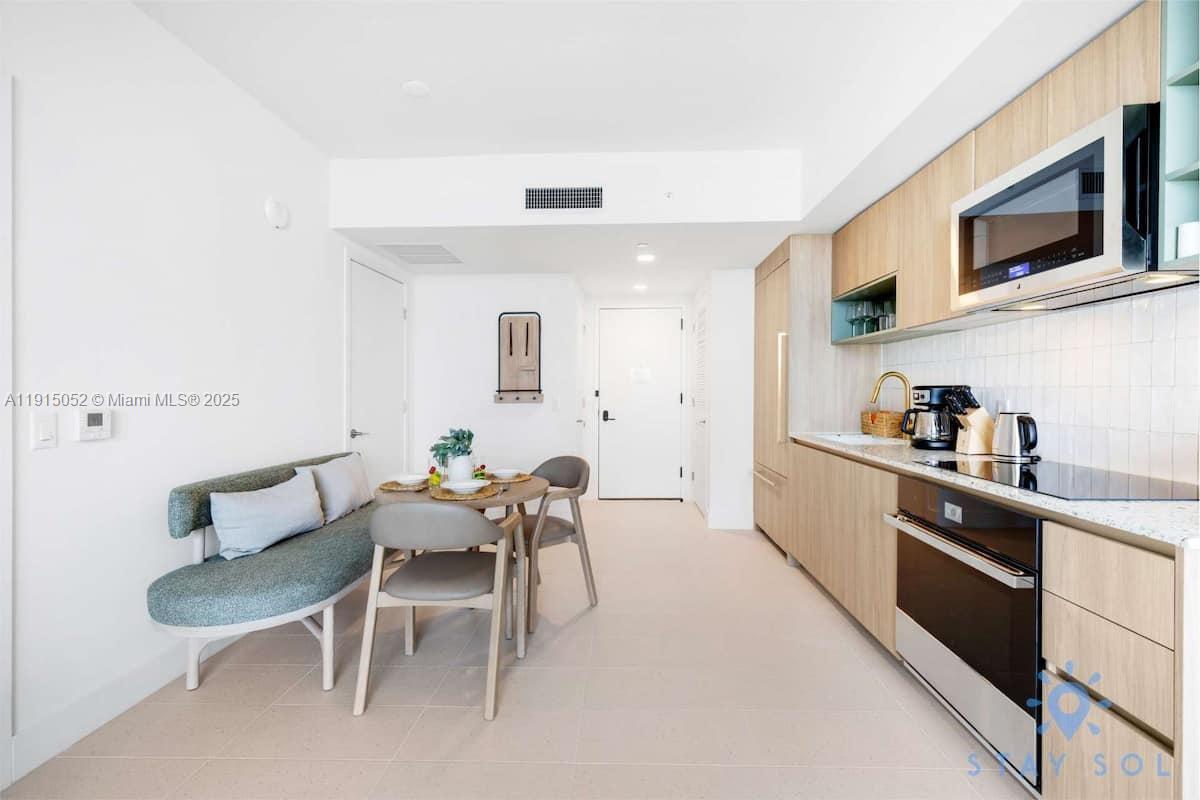 159 NE 6th St # 3004