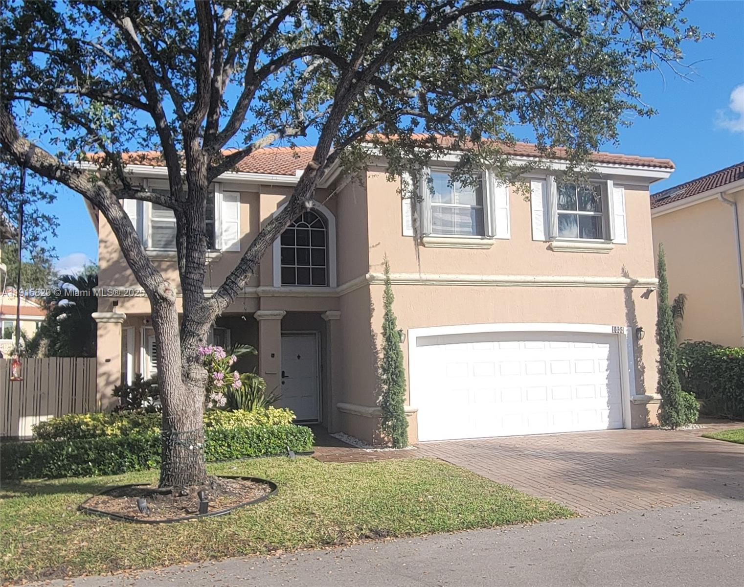 1055 Yellow Birch Ter