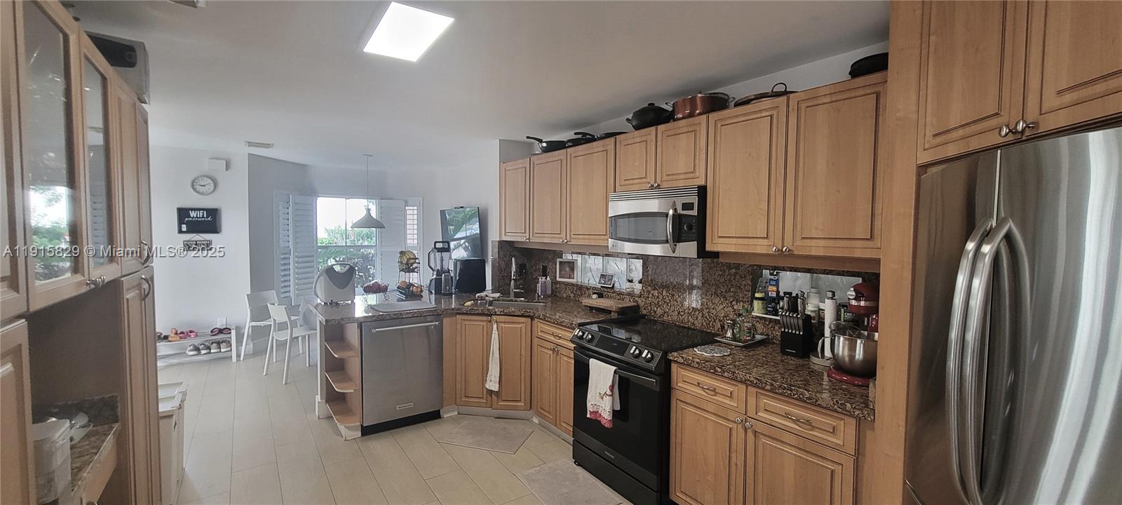 1055 Yellow Birch Ter
