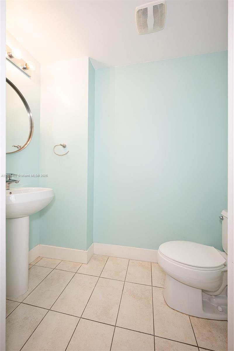 1900 N Bayshore Dr # 4019