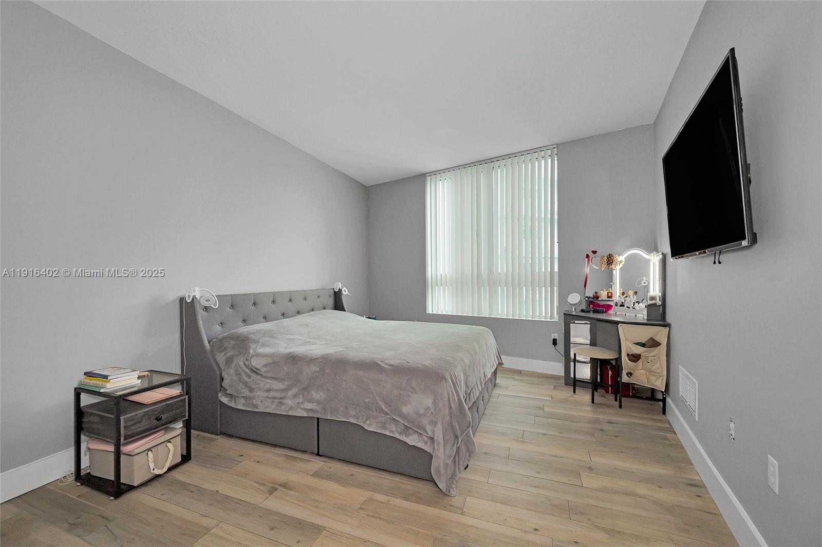 1900 N Bayshore Dr # 4019