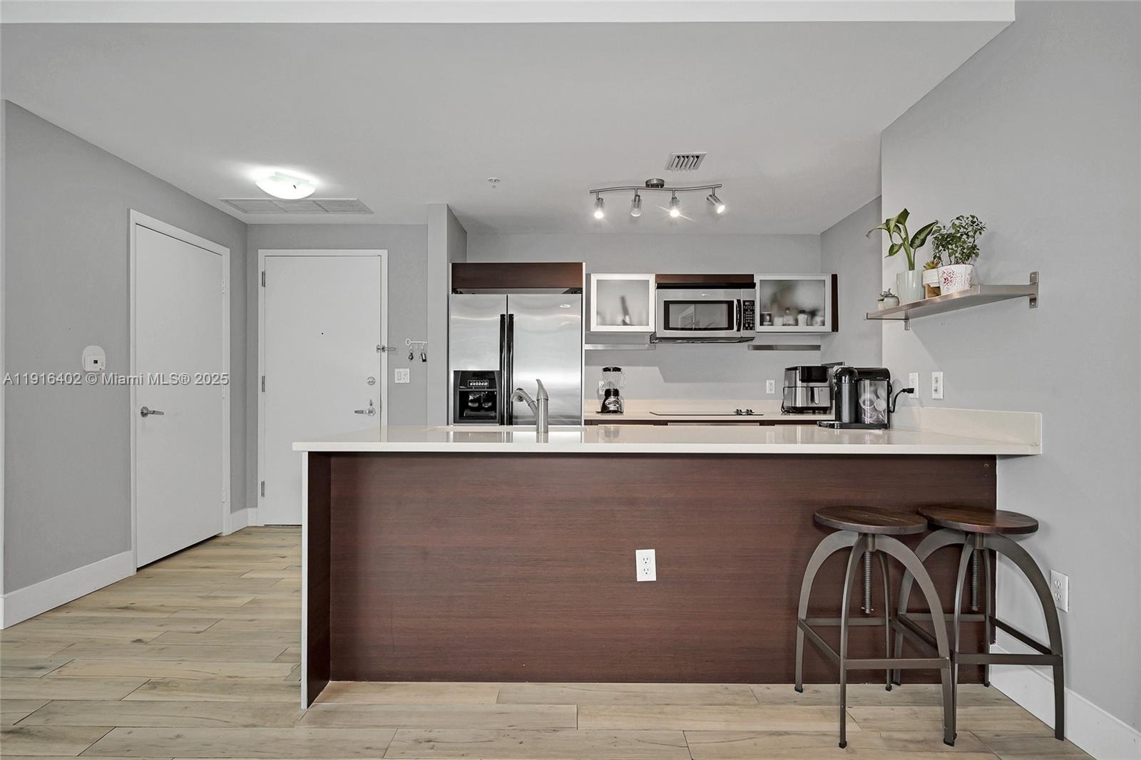 1900 N Bayshore Dr # 4019