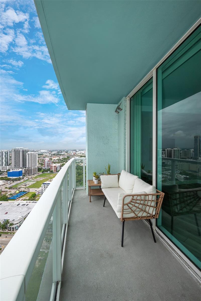 1900 N Bayshore Dr # 4019