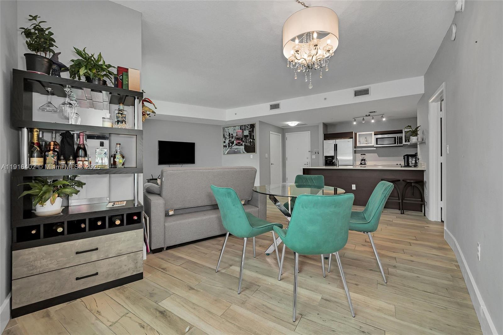 1900 N Bayshore Dr # 4019