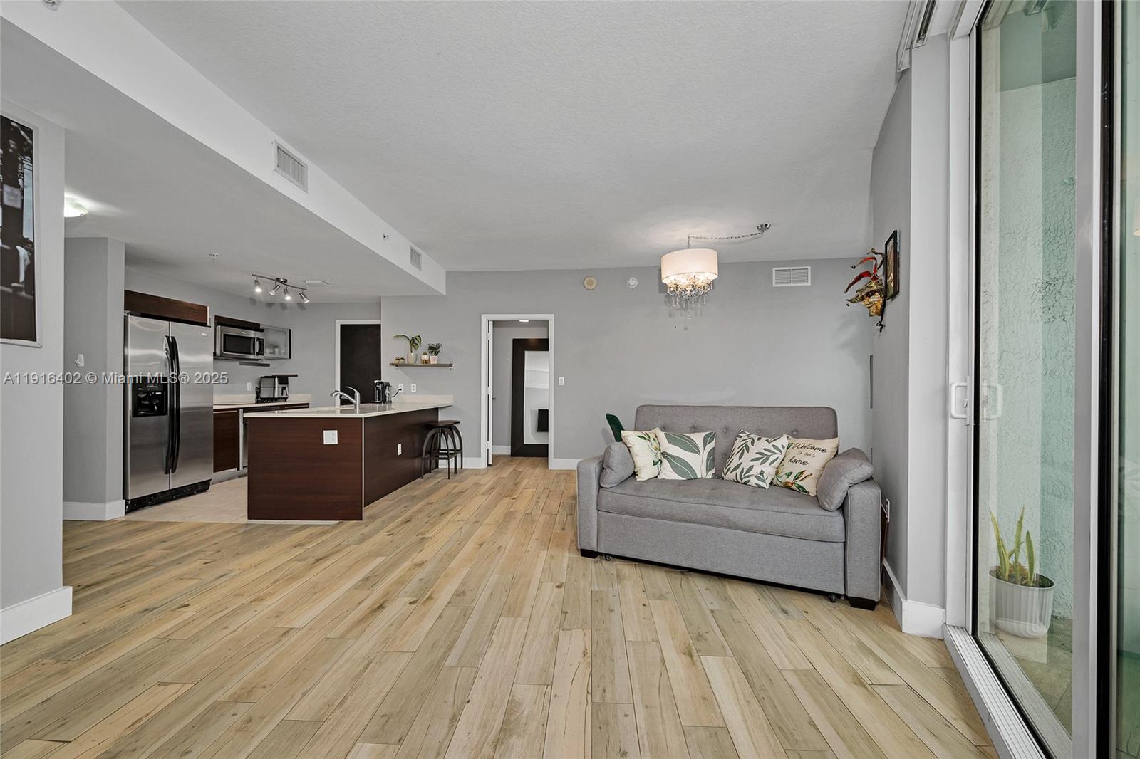 1900 N Bayshore Dr # 4019