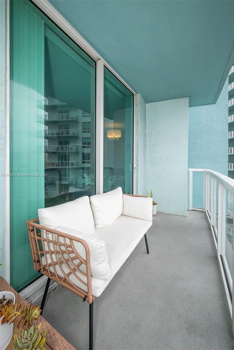 1900 N Bayshore Dr # 4019