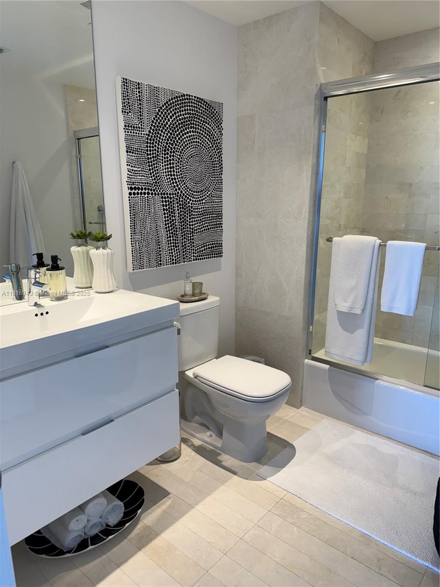 17301 Biscayne Blvd # 2202