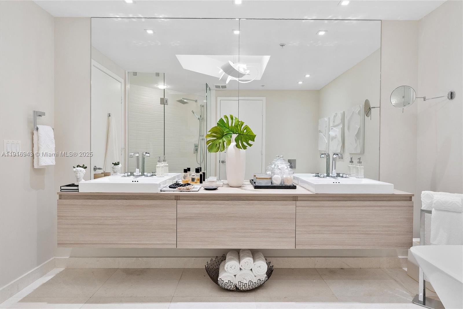 17301 Biscayne Blvd # 2202