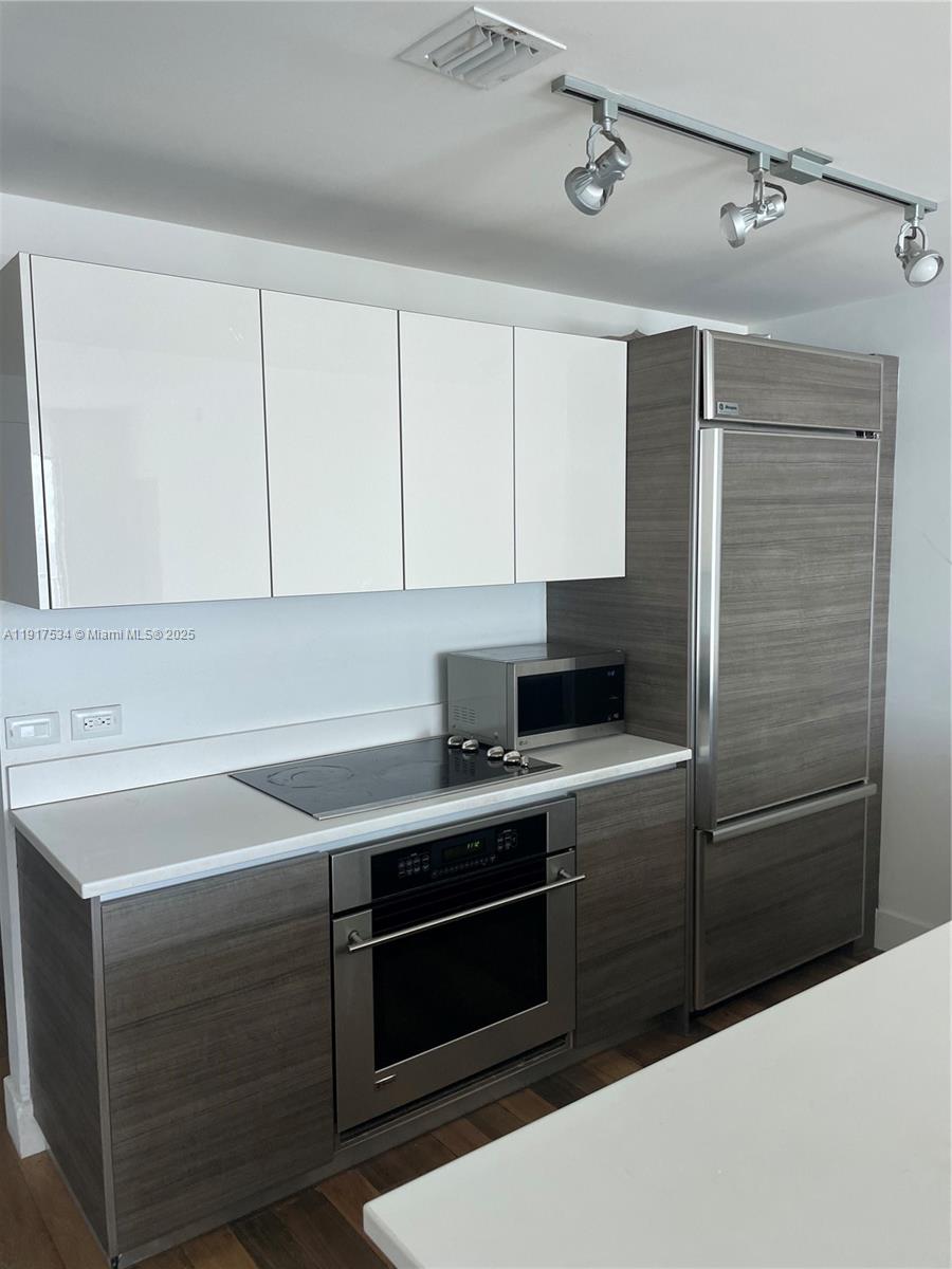 1100 S MIAMI AVE Unit: 4111