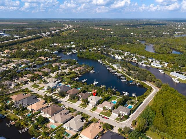 585 SW Yacht Basin Way