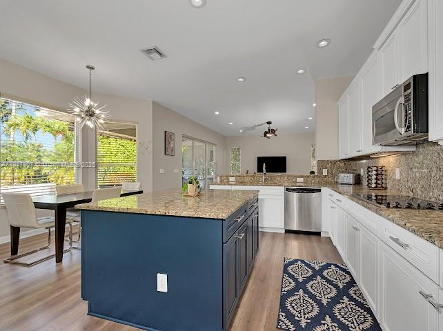 585 SW Yacht Basin Way