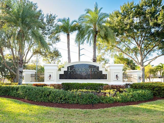 585 SW Yacht Basin Way