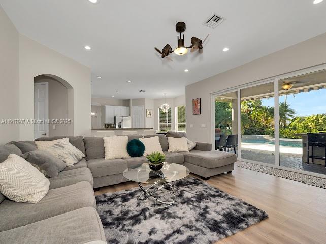 585 SW Yacht Basin Way