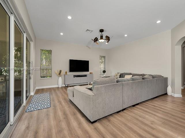 585 SW Yacht Basin Way