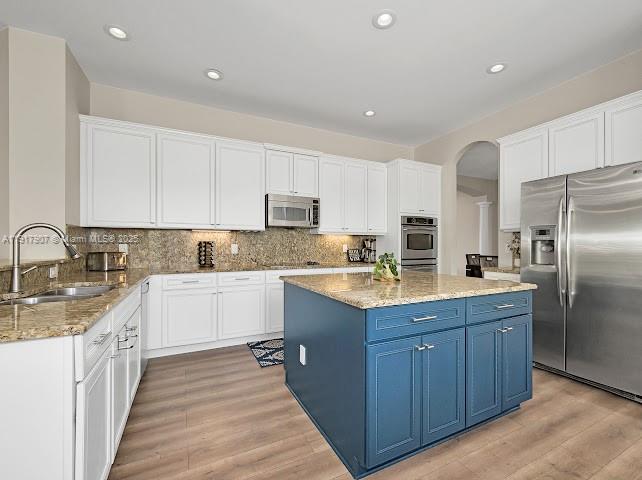 585 SW Yacht Basin Way