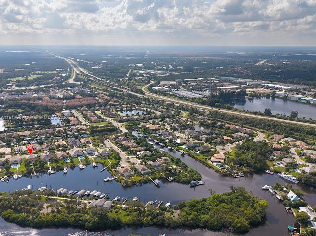 585 SW Yacht Basin Way