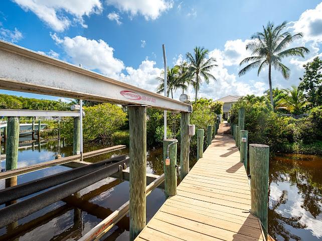 585 SW Yacht Basin Way