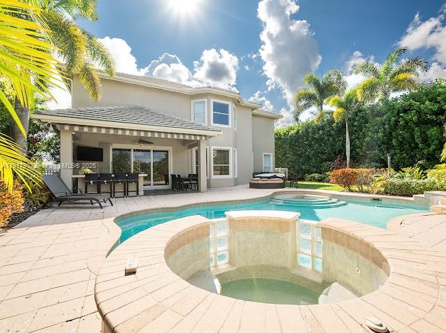 585 SW Yacht Basin Way