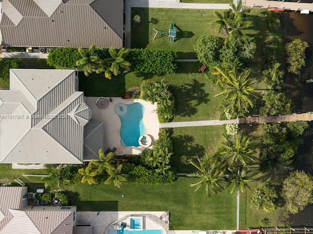 585 SW Yacht Basin Way