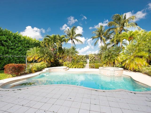 585 SW Yacht Basin Way