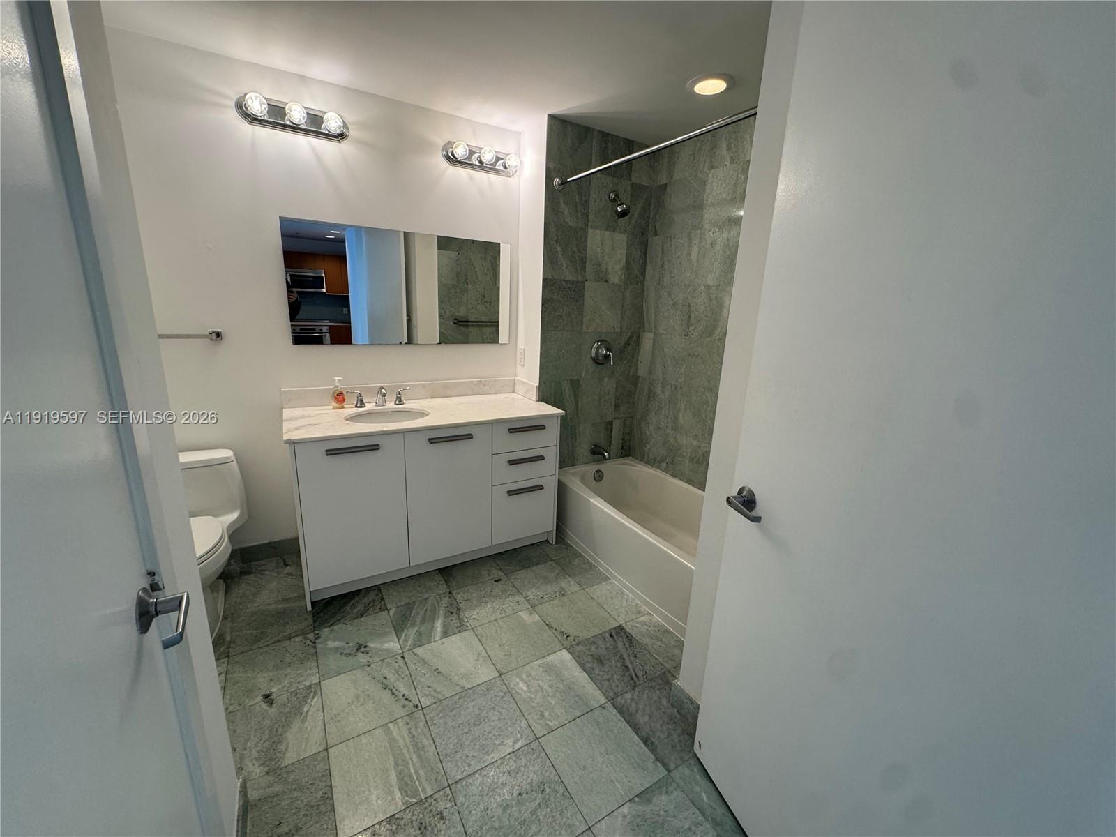 1050 Brickell Ave # 3106