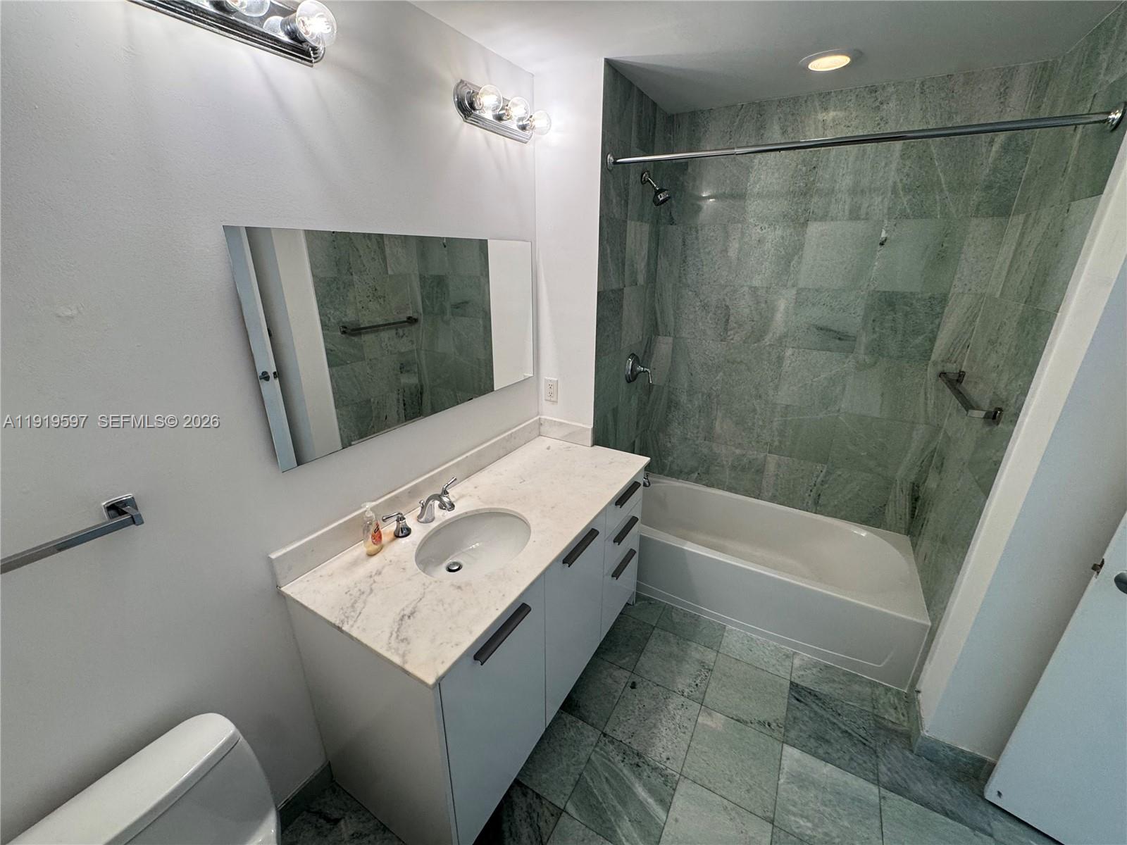 1050 Brickell Ave # 3106