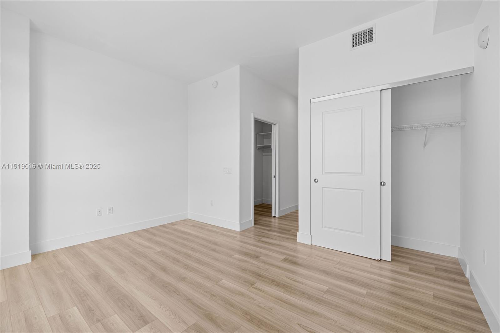 101 Diplomat Pkwy # 901