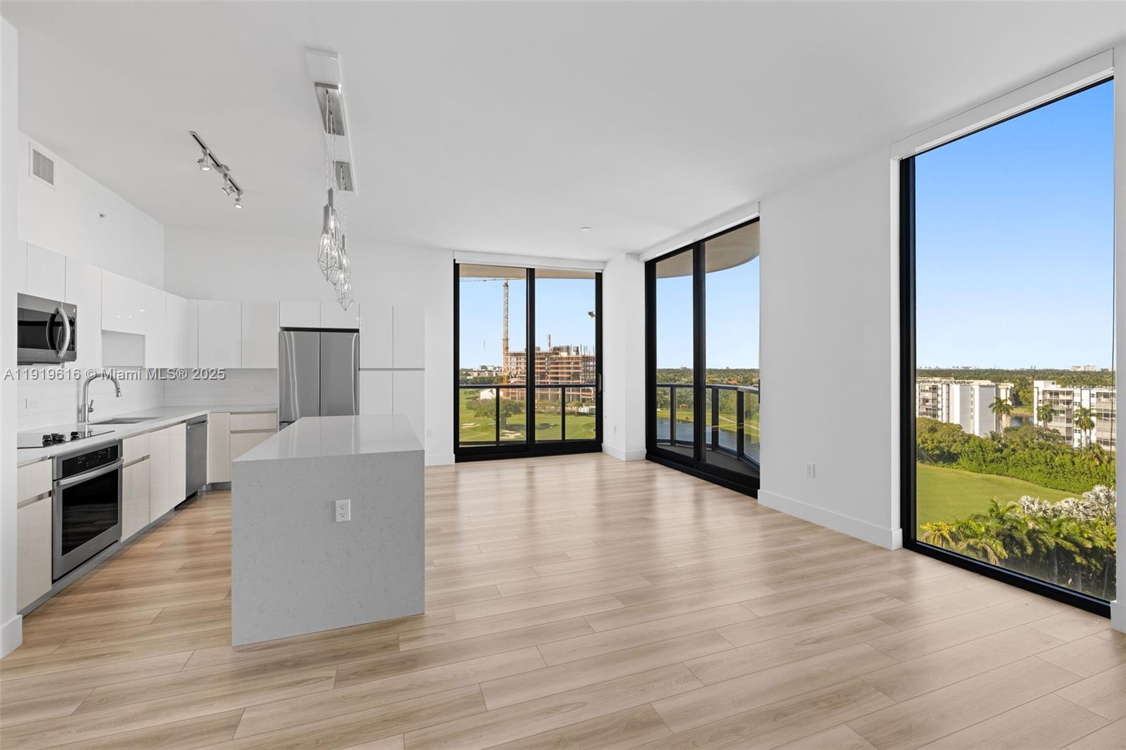 101 Diplomat Pkwy # 901