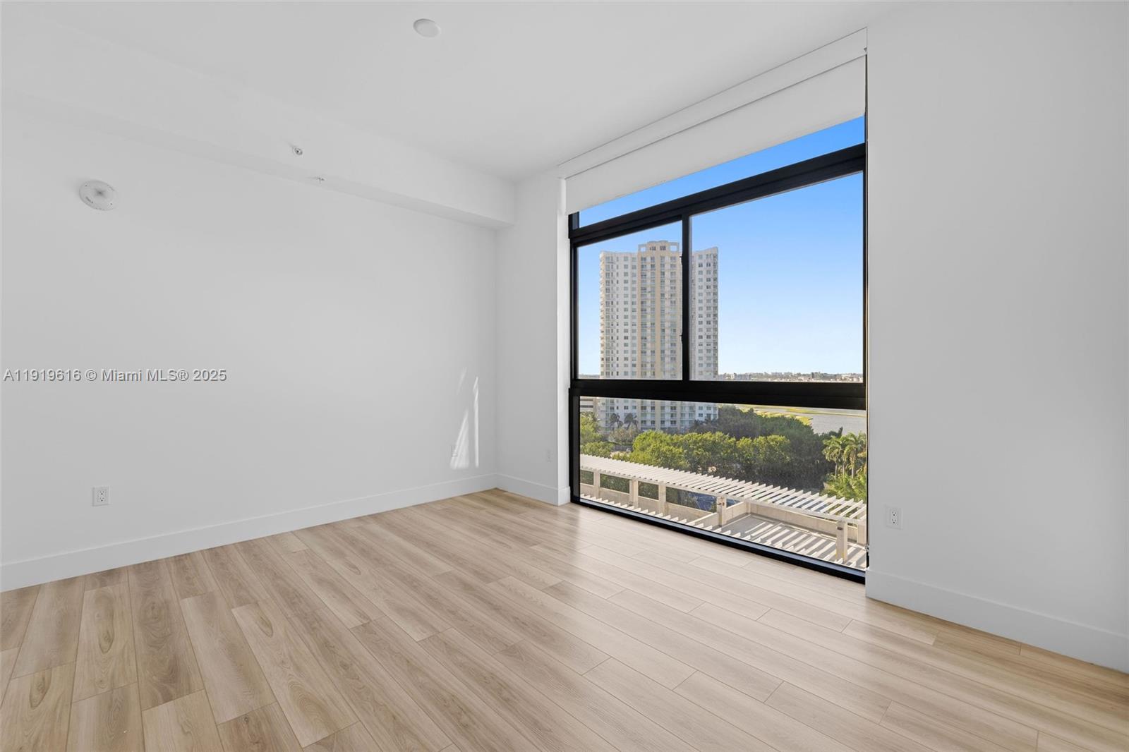 101 Diplomat Pkwy # 901